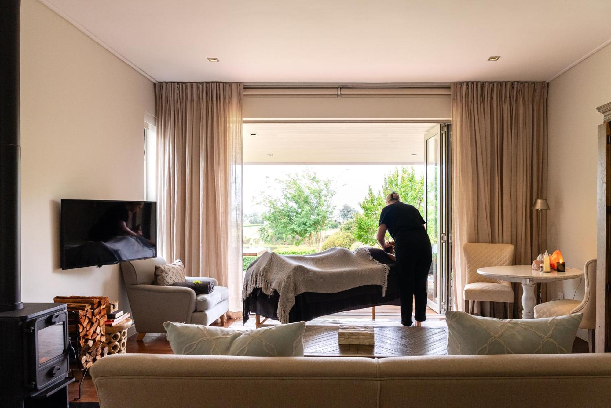 อังกาลา บูติก โฮเต็ล Hotel Simondium ภายนอก รูปภาพ